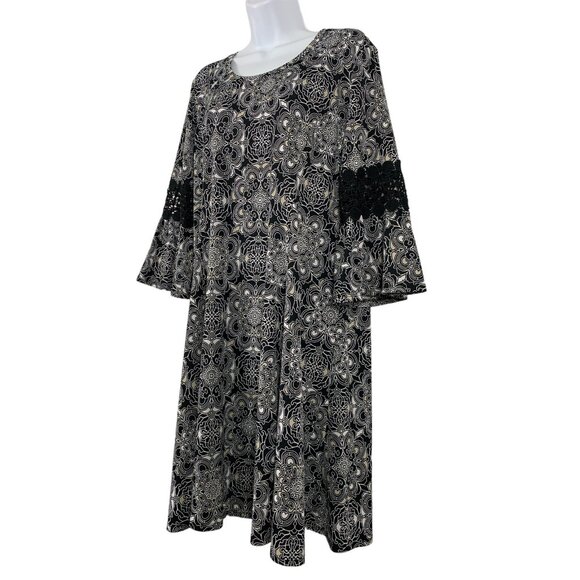 New Directions Womens Petite Black & White Patterned Dress With Crochet Accents - Picture 4 of 12